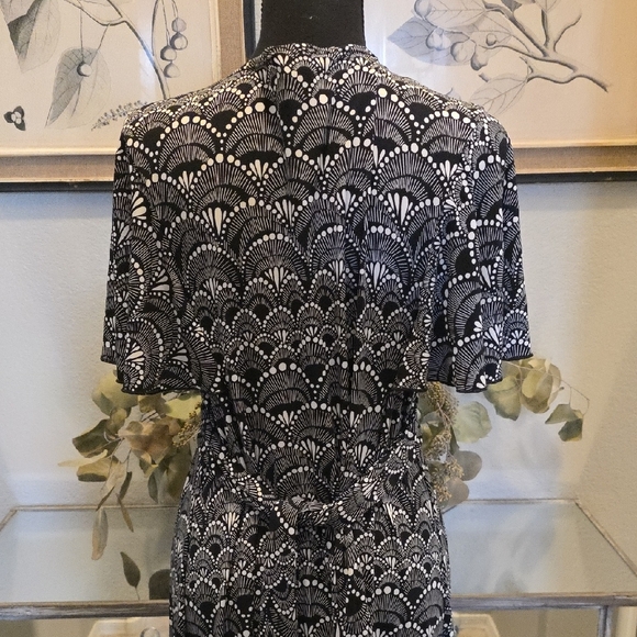 Saint Tropez West Black and White Midi Dress - Picture 4 of 4